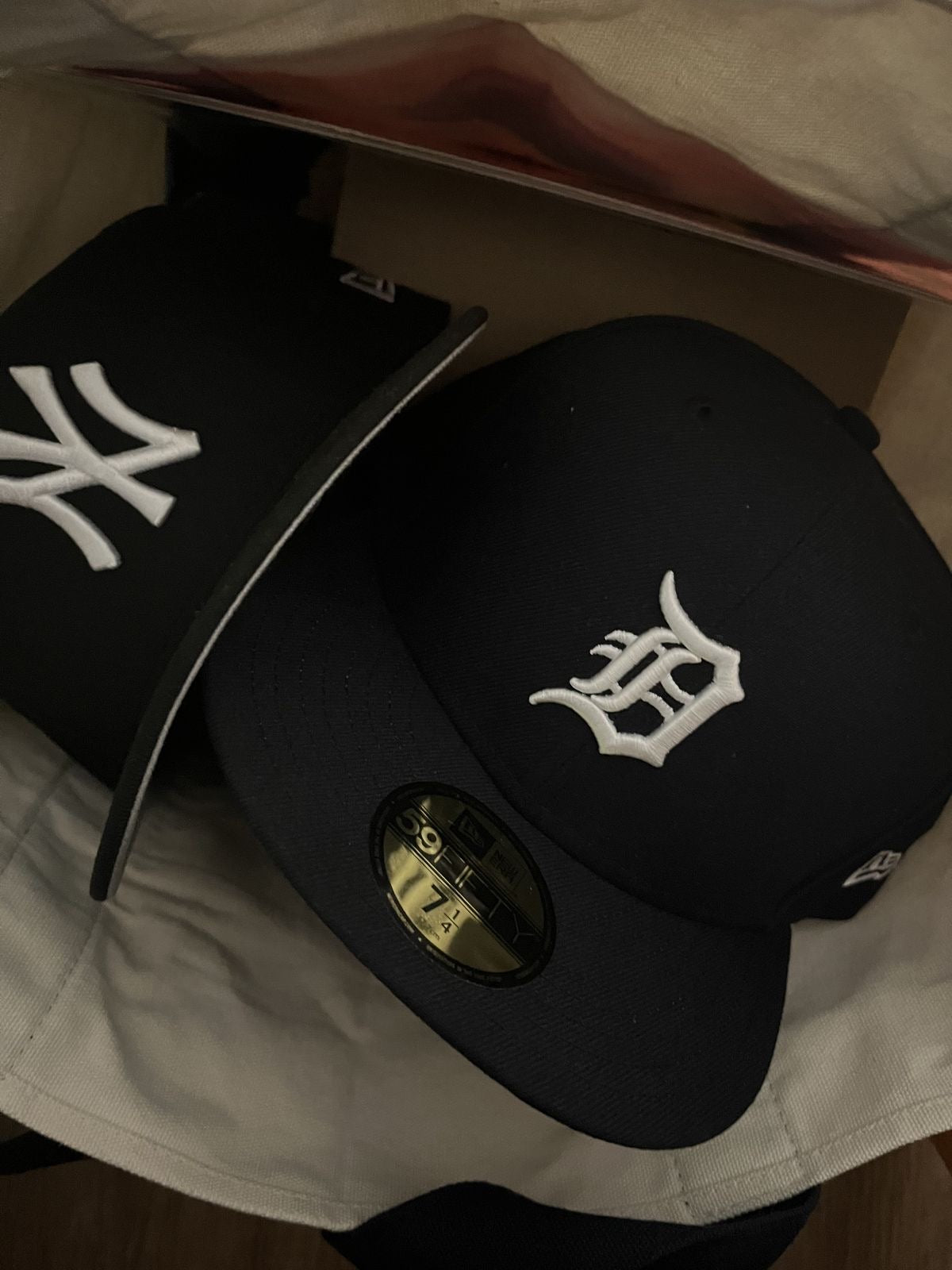 Caps
